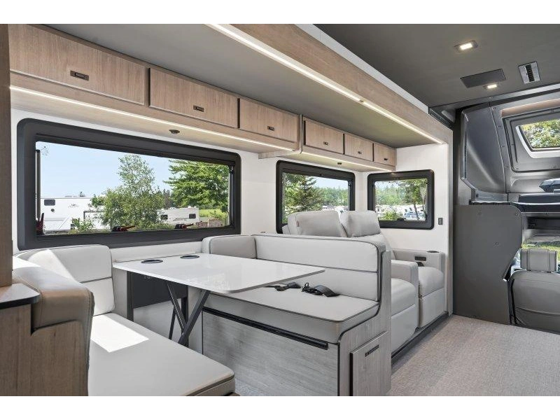 Grand Design Lineage 31zw 2027 alt