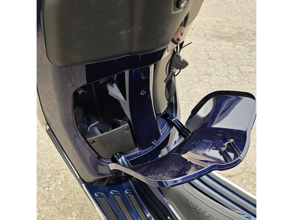 2026 Vespa Primavera 150 alt