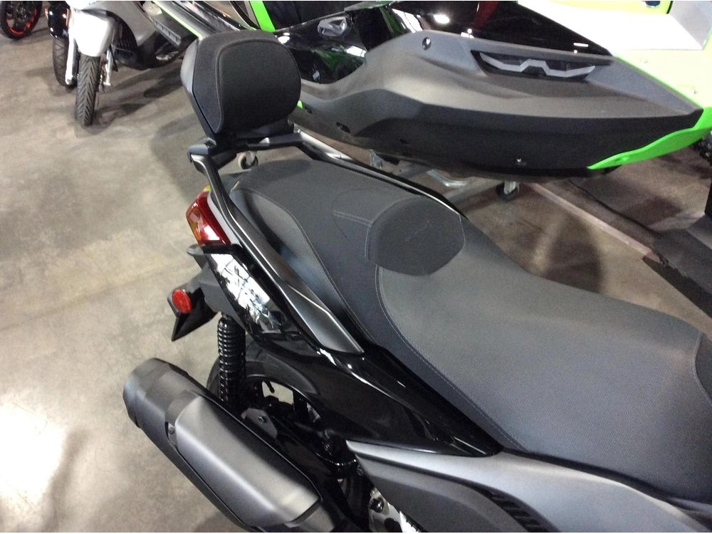 2025 Yamaha Xmax 300 Abs Czd300asb alt