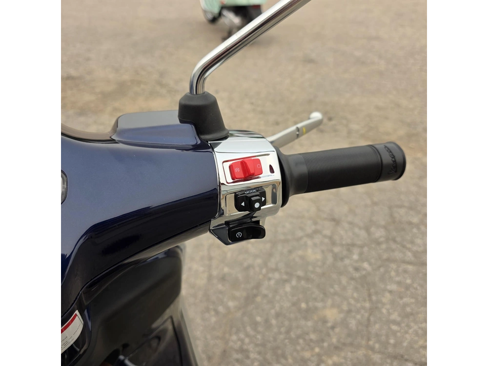 2026 Vespa Primavera 150 alt