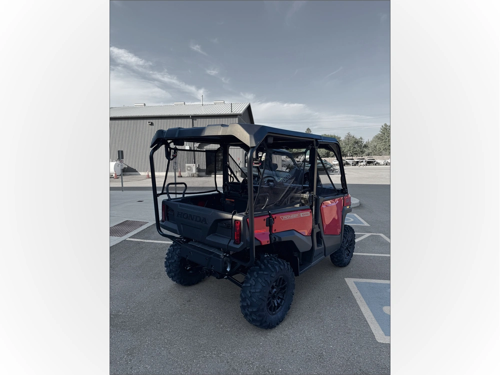 2026 Honda Pioneer 1000-5p Dlx alt