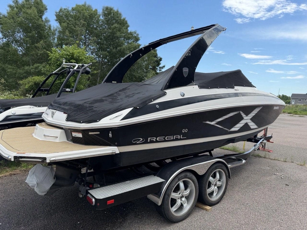 Regal Fastdeck 24 2012 alt