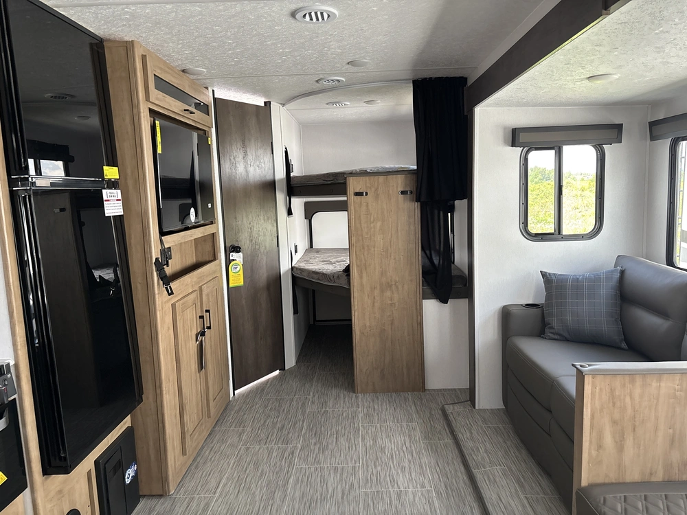 2024 Coachmen Fr. Express 288bhds alt