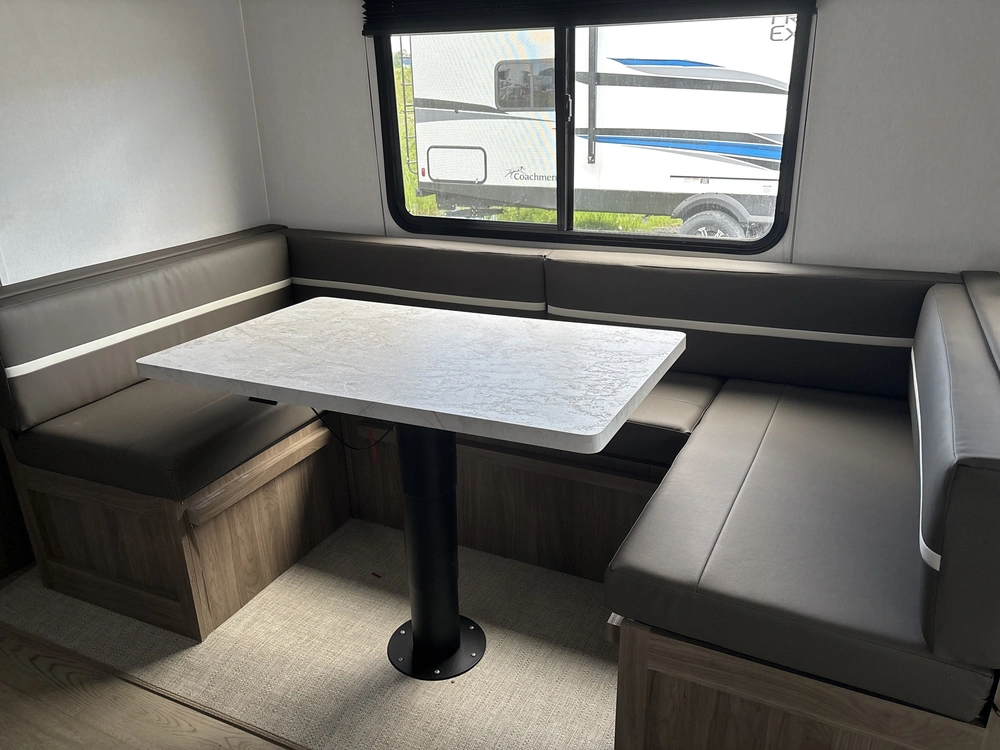 2025 Coachmen Fr. Express 31se alt
