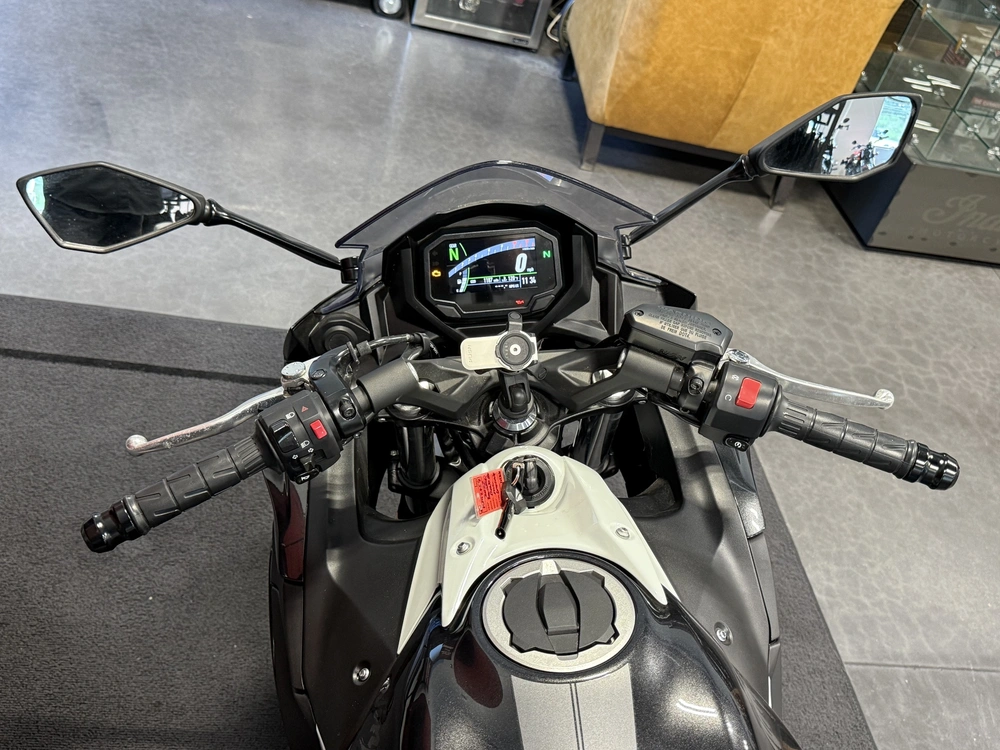 2022 Kawasaki Ninja 650 alt