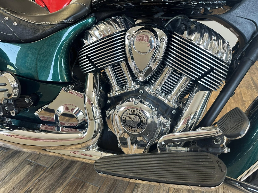 Indian Motorcycle Springfield 2019 alt