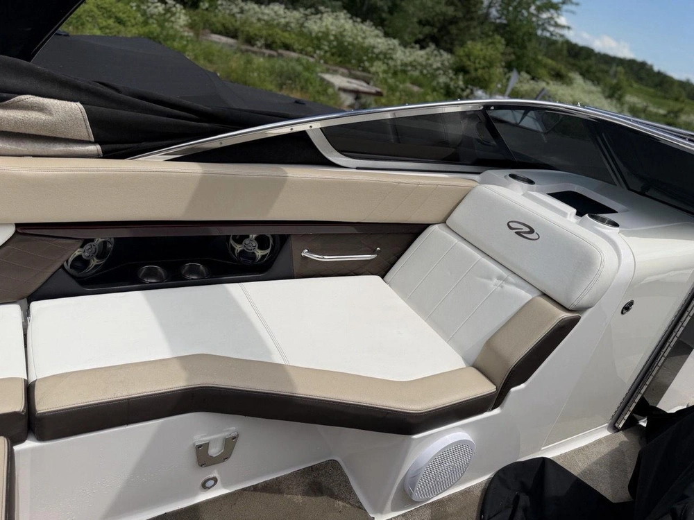 Regal Fastdeck 24 2012 alt