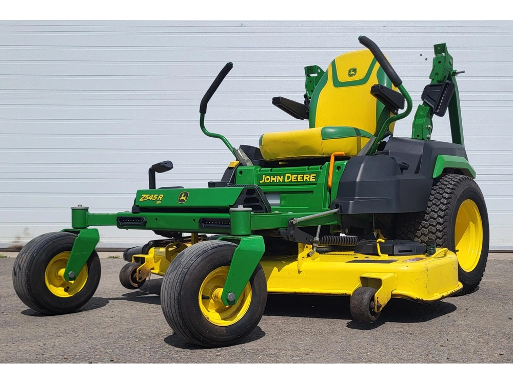 2022 John Deere Z545r alt