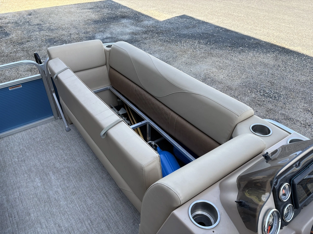 2020 Avalon Venture 1875 Cruise Rear Bench alt