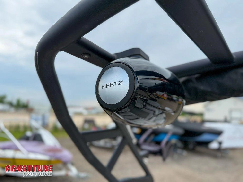 2025 Yamaha 252xe alt
