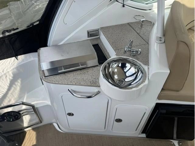 Cruisers Yachts 380 Express 2013 alt