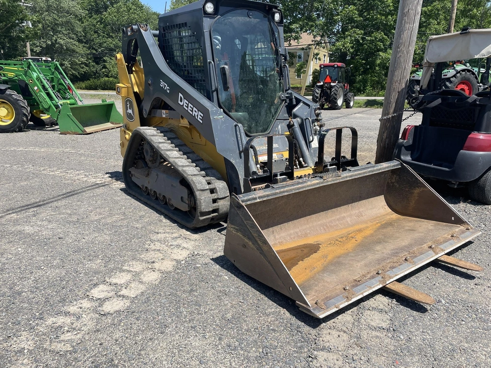 2022 John Deere 317g alt