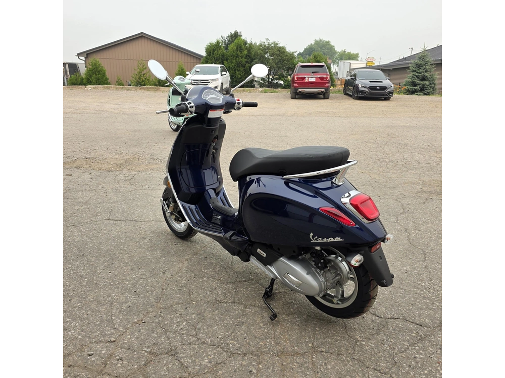 2026 Vespa Primavera 150 alt