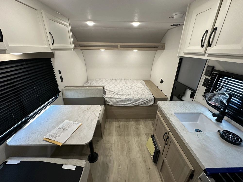 2027 Coachmen Clipper 17bh alt