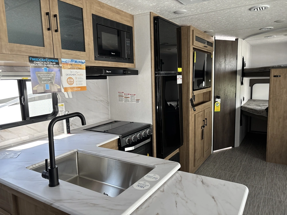 2024 Coachmen Fr. Express 288bhds alt