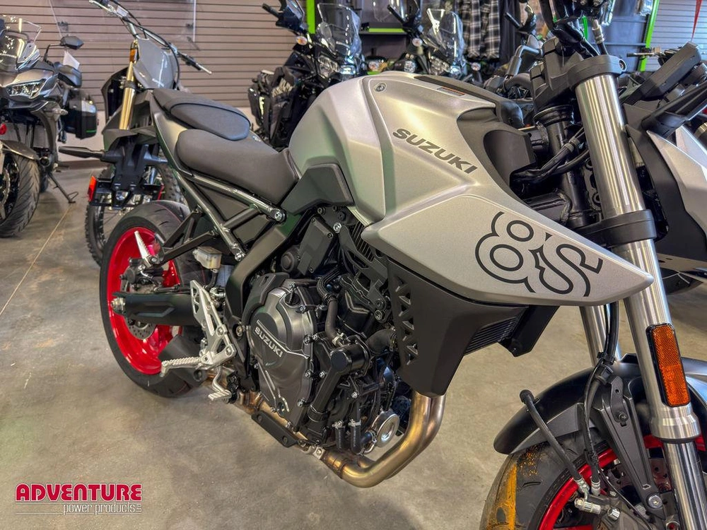 2025 Suzuki Gsx-8s alt