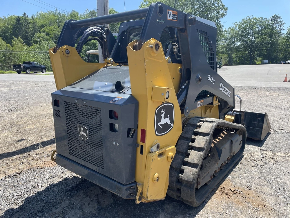 2022 John Deere 317g alt