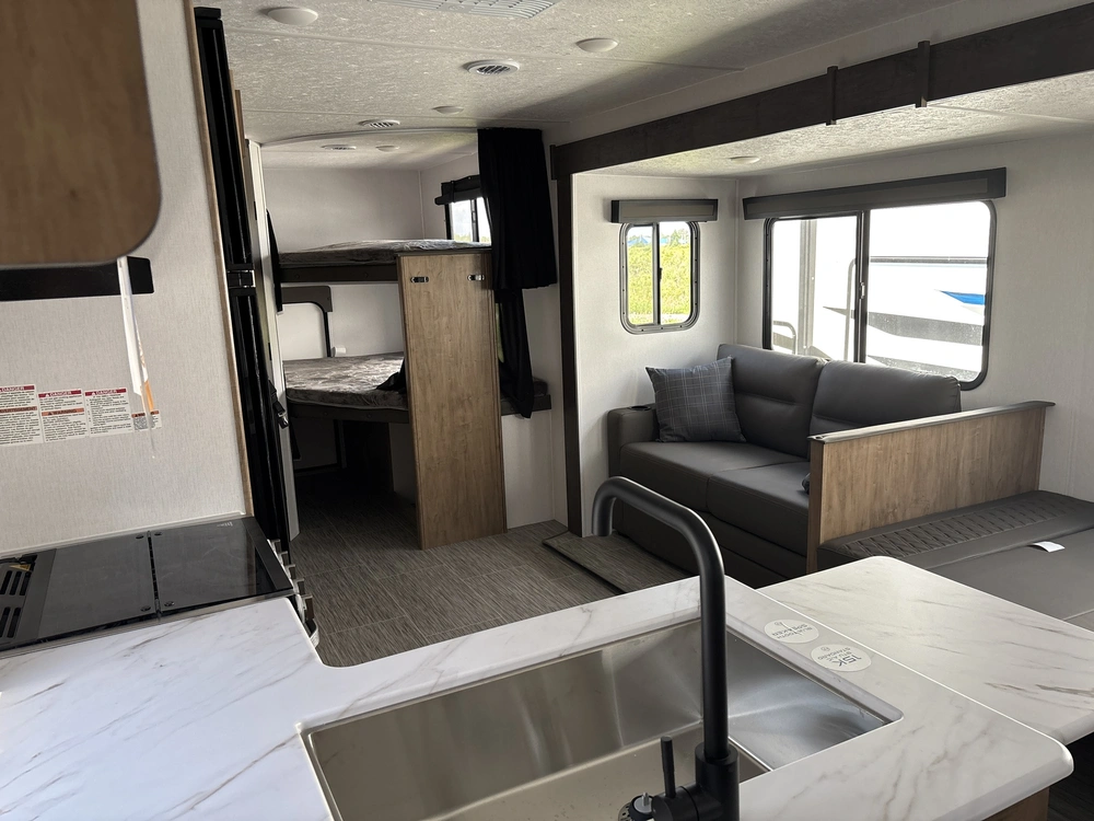 2024 Coachmen Fr. Express 288bhds alt