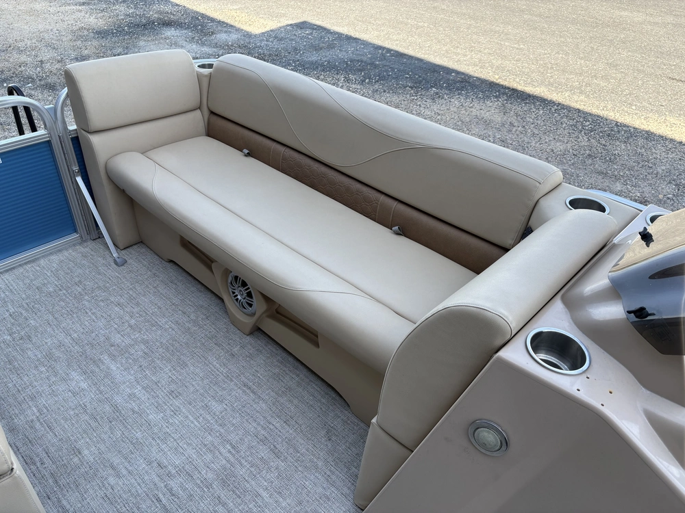 2020 Avalon Venture 1875 Cruise Rear Bench alt