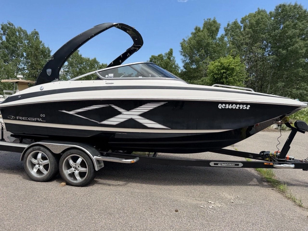 Regal Fastdeck 24 2012 alt