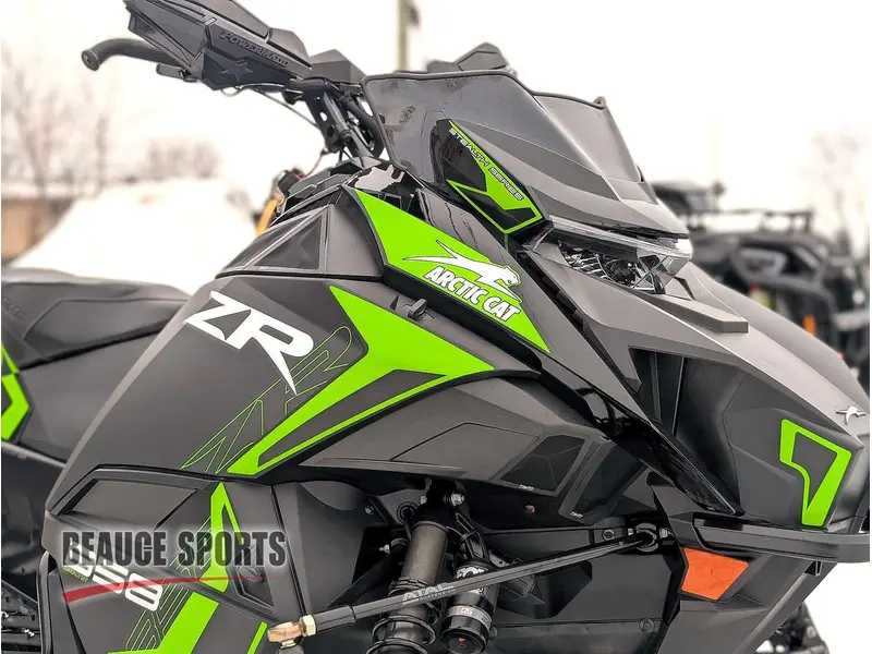 2026 Arctic Cat ZR 858 137 ATAC ES CN GRN DÉMO | SUSPENSION AJUSTABLE | 🧭 Garmin G8 – navigation intégrée FOX QS3 🧭 |
