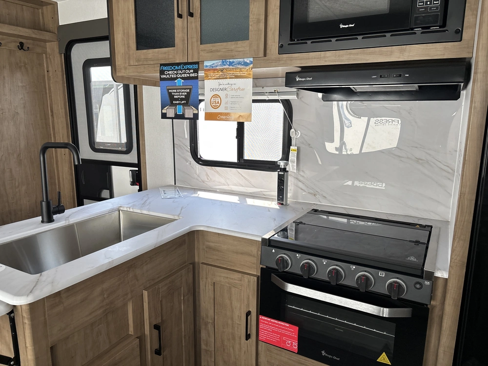2024 Coachmen Fr. Express 288bhds alt
