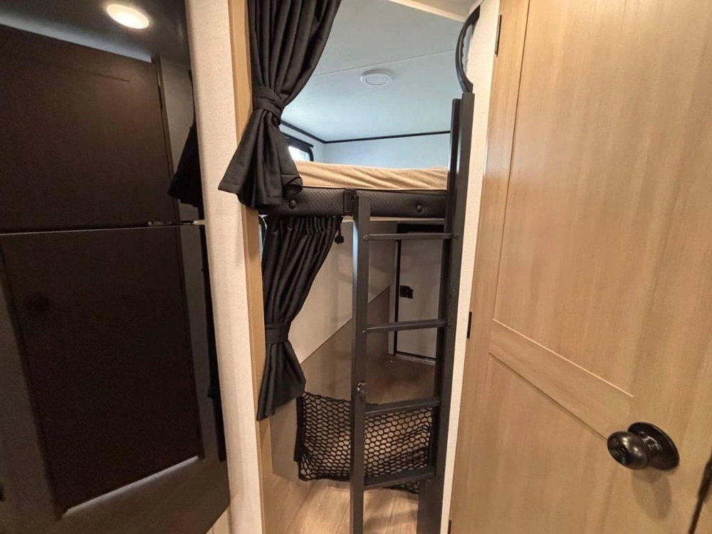 Jayco Jay Feather 21mbh 2027 alt