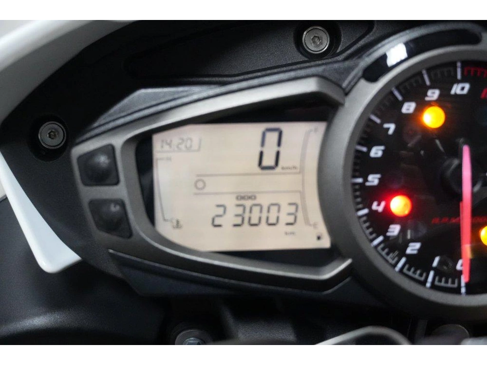 Triumph Speed Triple 1050 R 2017 — photo 6