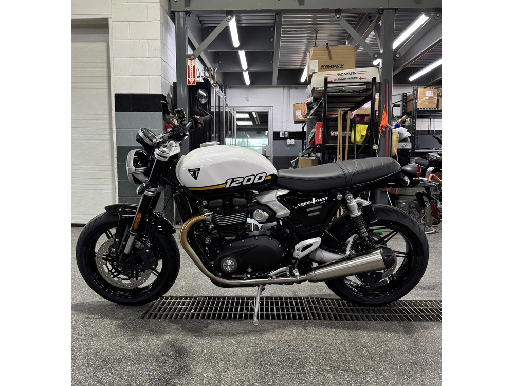 2026 Triumph Speed Twin 1200 alt