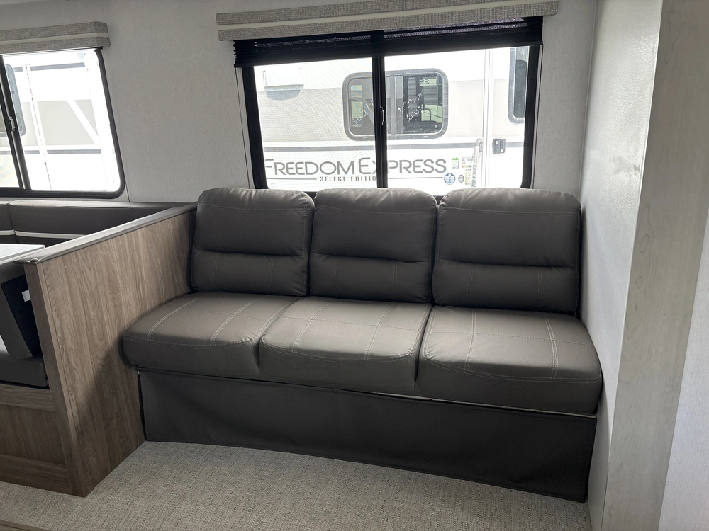 2025 Coachmen Fr. Express 31se alt