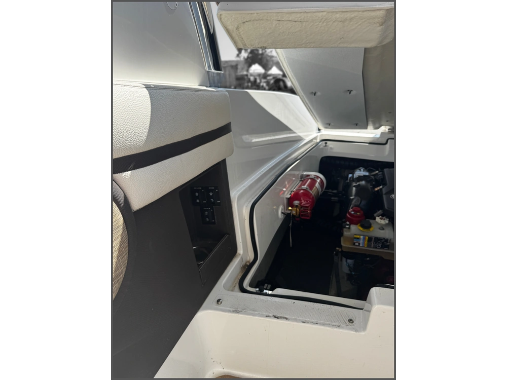 2018 Cobalt Boats R30 alt