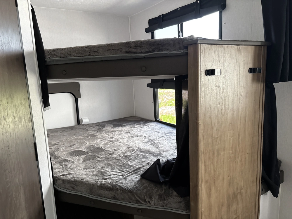 2024 Coachmen Fr. Express 288bhds alt