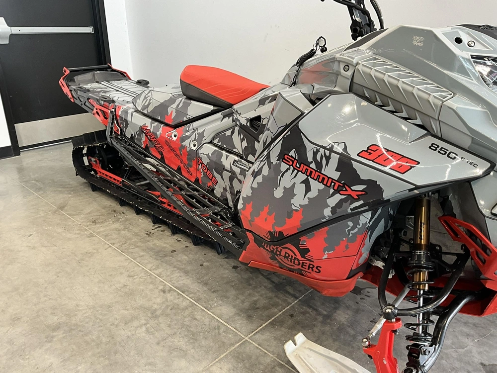 2021 Ski-doo Summit X Expert alt
