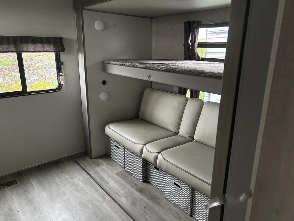2025 Coachmen Catalina 343bhtsle alt