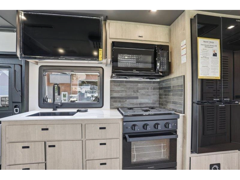 Grand Design Lineage 31zw 2027 alt