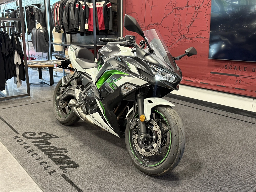 2022 Kawasaki Ninja 650 alt