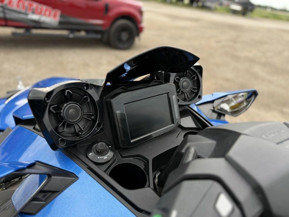 2023 Kawasaki Ultra 310lx alt