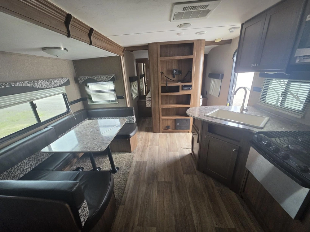 Dutchmen Aspen Trail 2340bhs 2018 alt