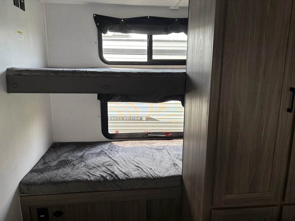 2025 Coachmen Fr. Express 31se alt
