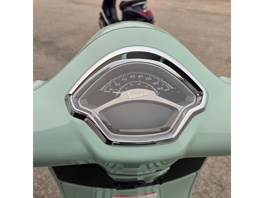 2026 Vespa Gts 310 alt