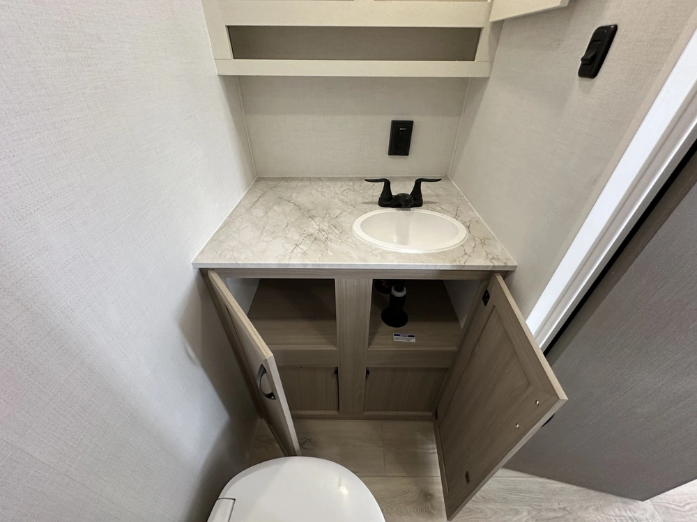 2027 Coachmen Clipper 17fq alt