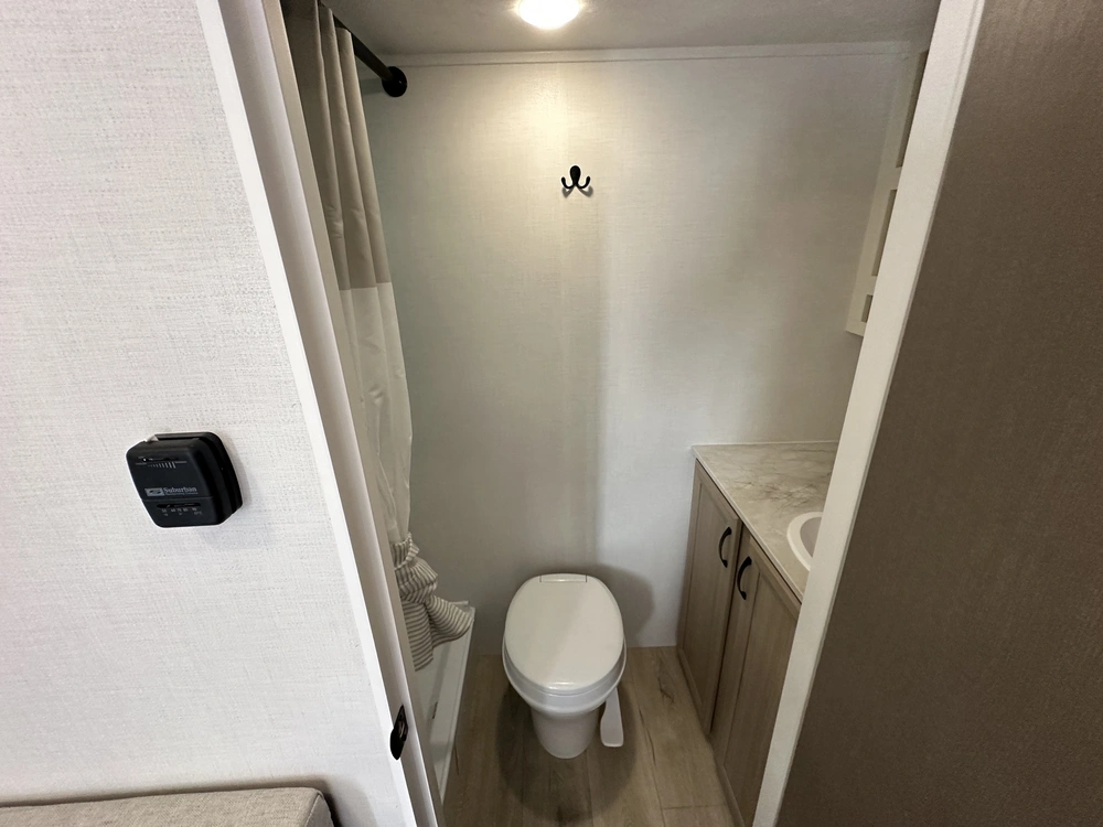 2027 Coachmen Clipper 17fq alt