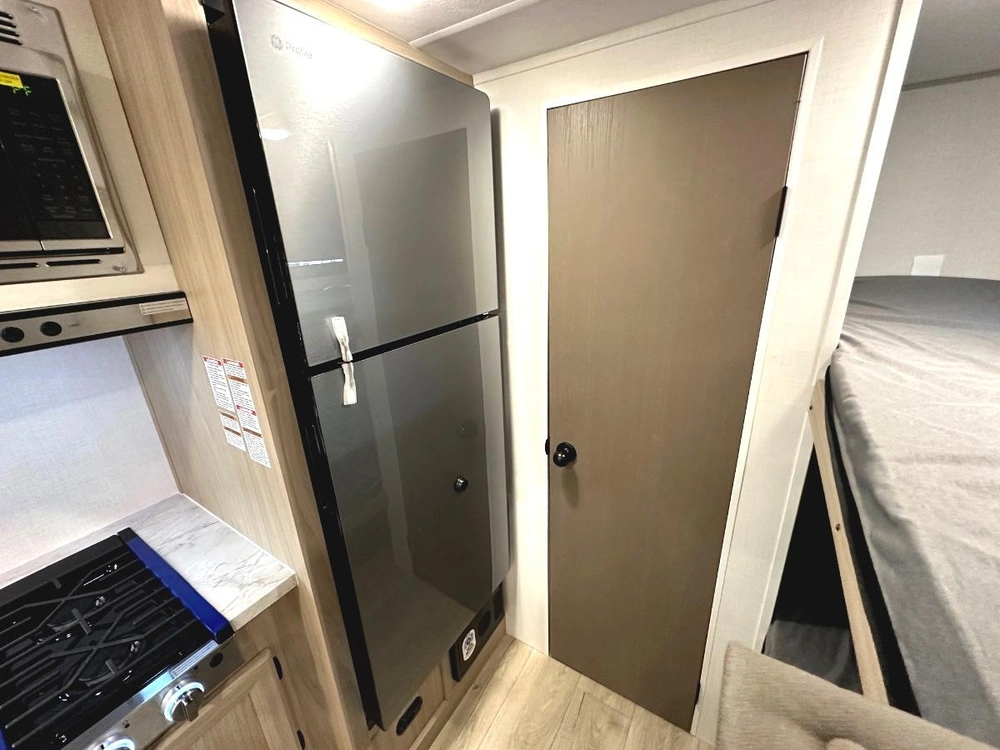 2027 Coachmen Clipper 17bh alt