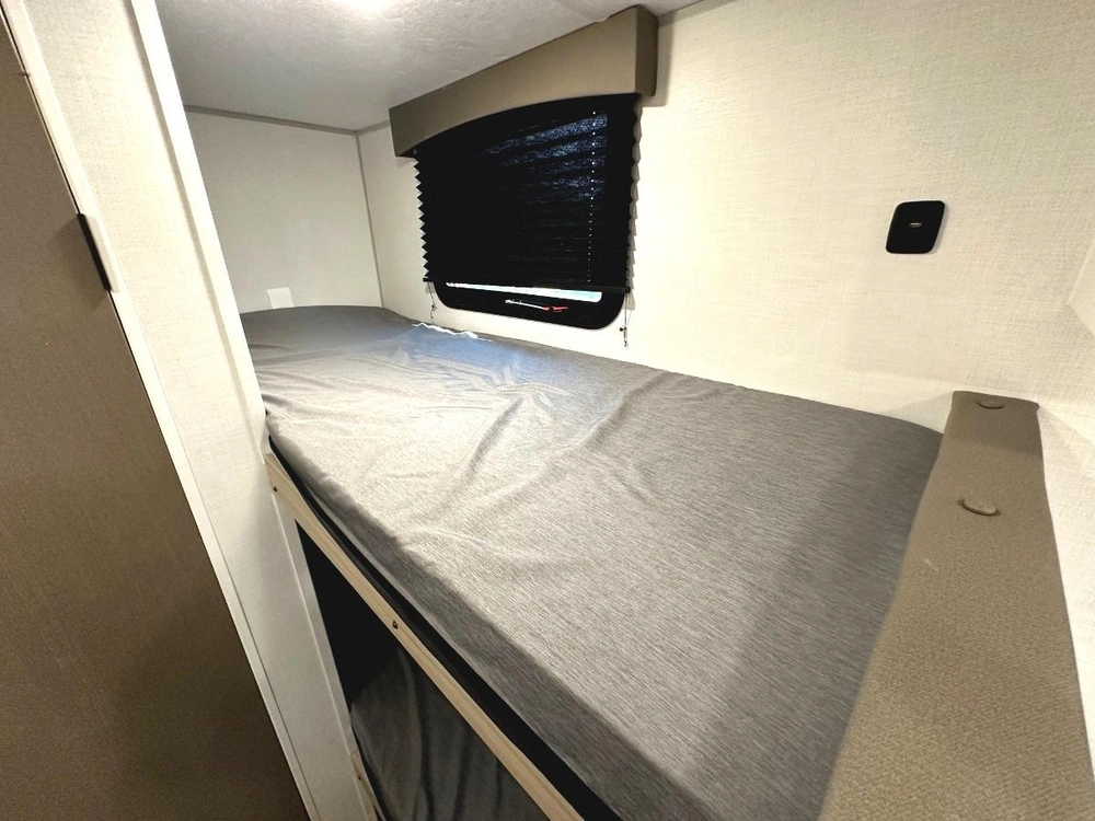 2027 Coachmen Clipper 17bh alt