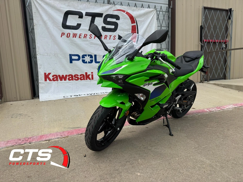 2026 Kawasaki Ninja 500 Base alt
