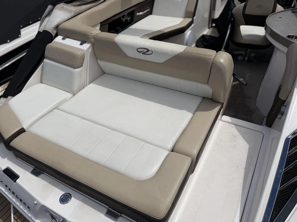 Regal Fastdeck 24 2012 alt