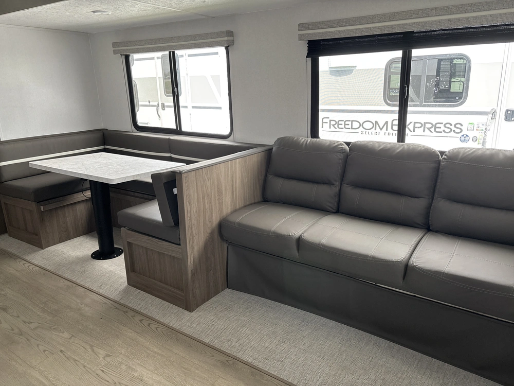 2025 Coachmen Fr. Express 31se alt