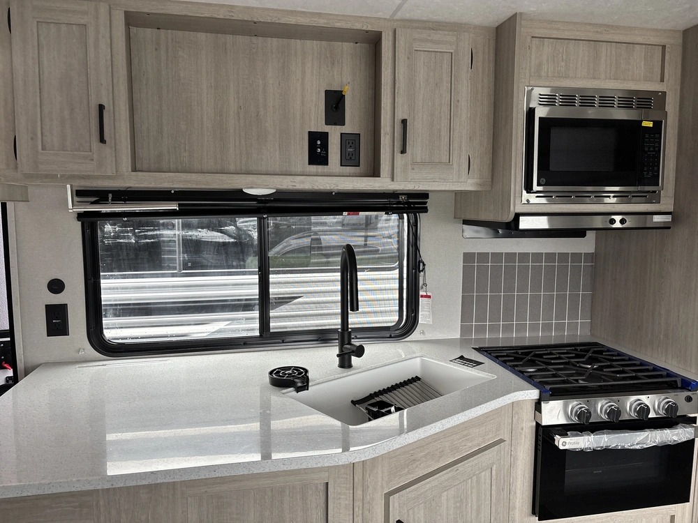 2026 Coachmen Catalina 243rbsle alt