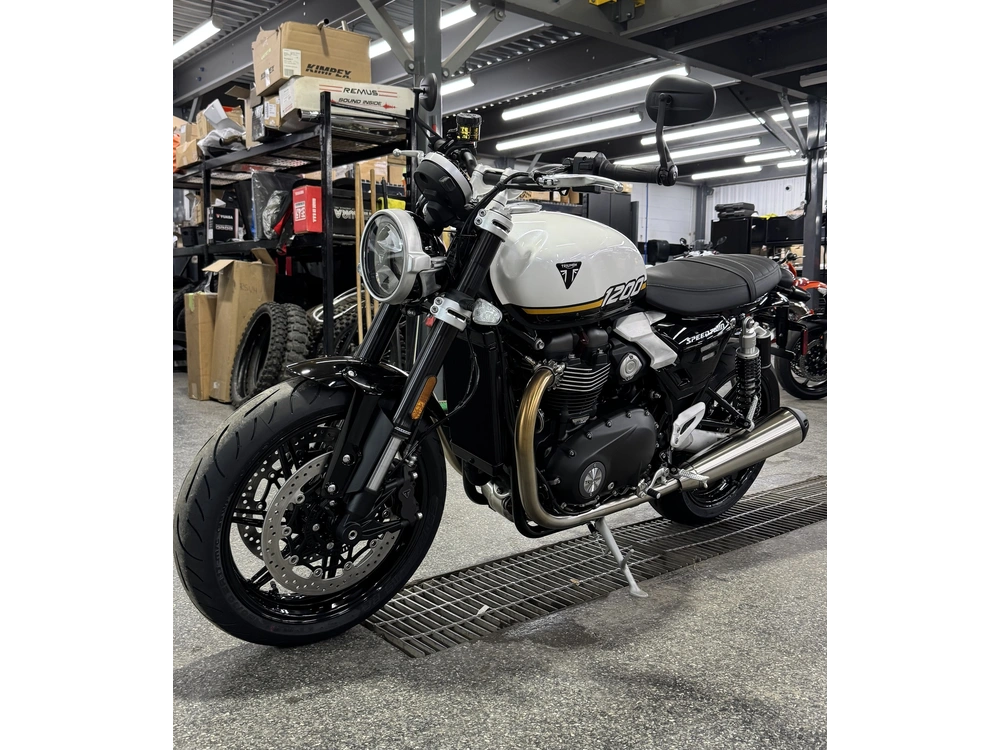 2026 Triumph Speed Twin 1200 alt