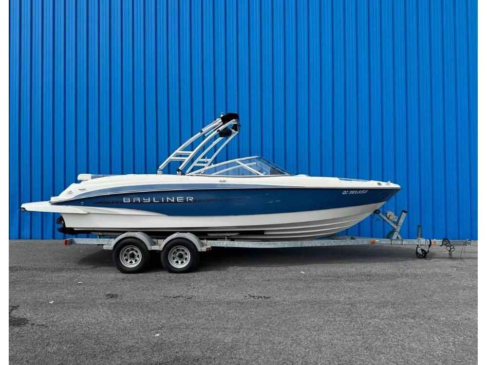 Bayliner 235 2012 alt
